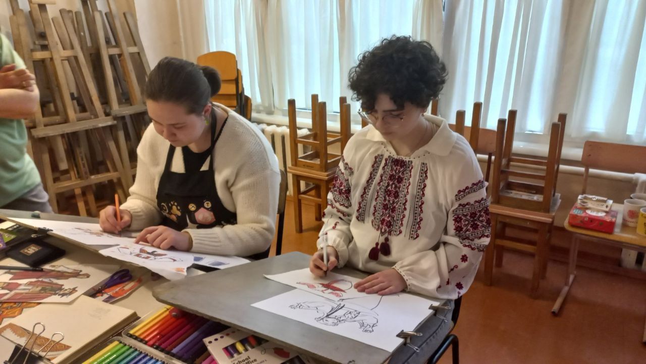 Перегляд творчих альбомів на майстер-класі